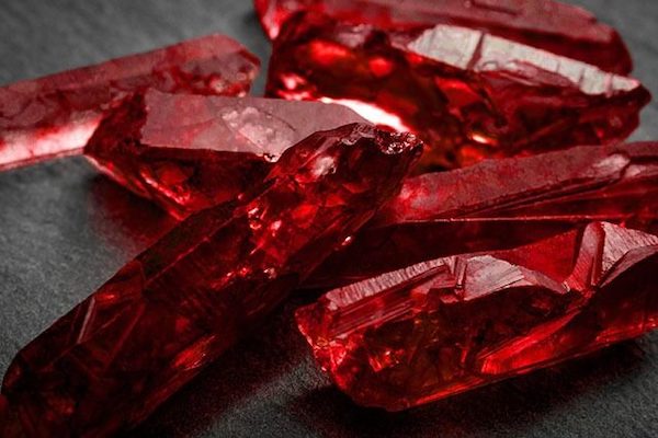 ruby vien da quy do ruc ro voi hieu ung sao lap lanh 